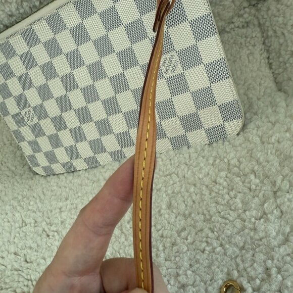 Louis Vuitton Damier Azur Neverfull MM Pochette Wristlet – Excellent Condition - Picture 5 of 9